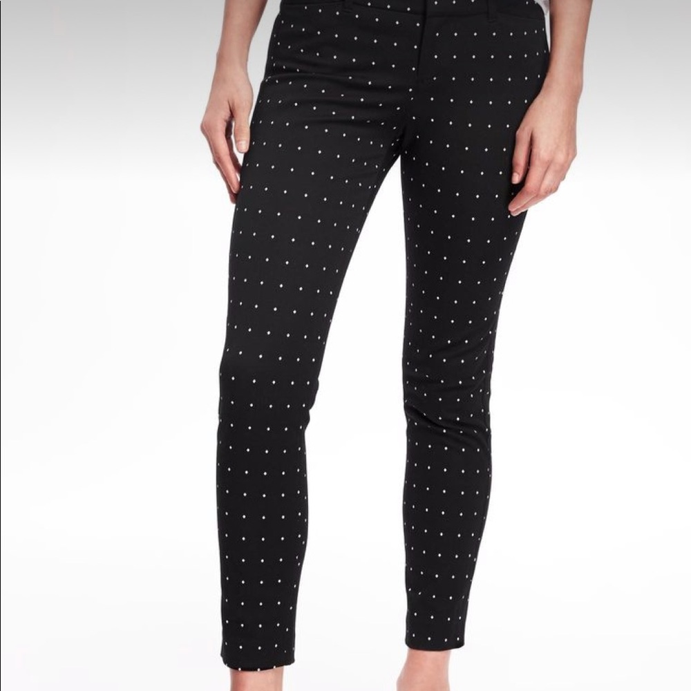 Old navy mid rise pixie pants. Size 12.